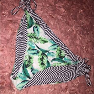 Reversible bathing suit bottoms size M